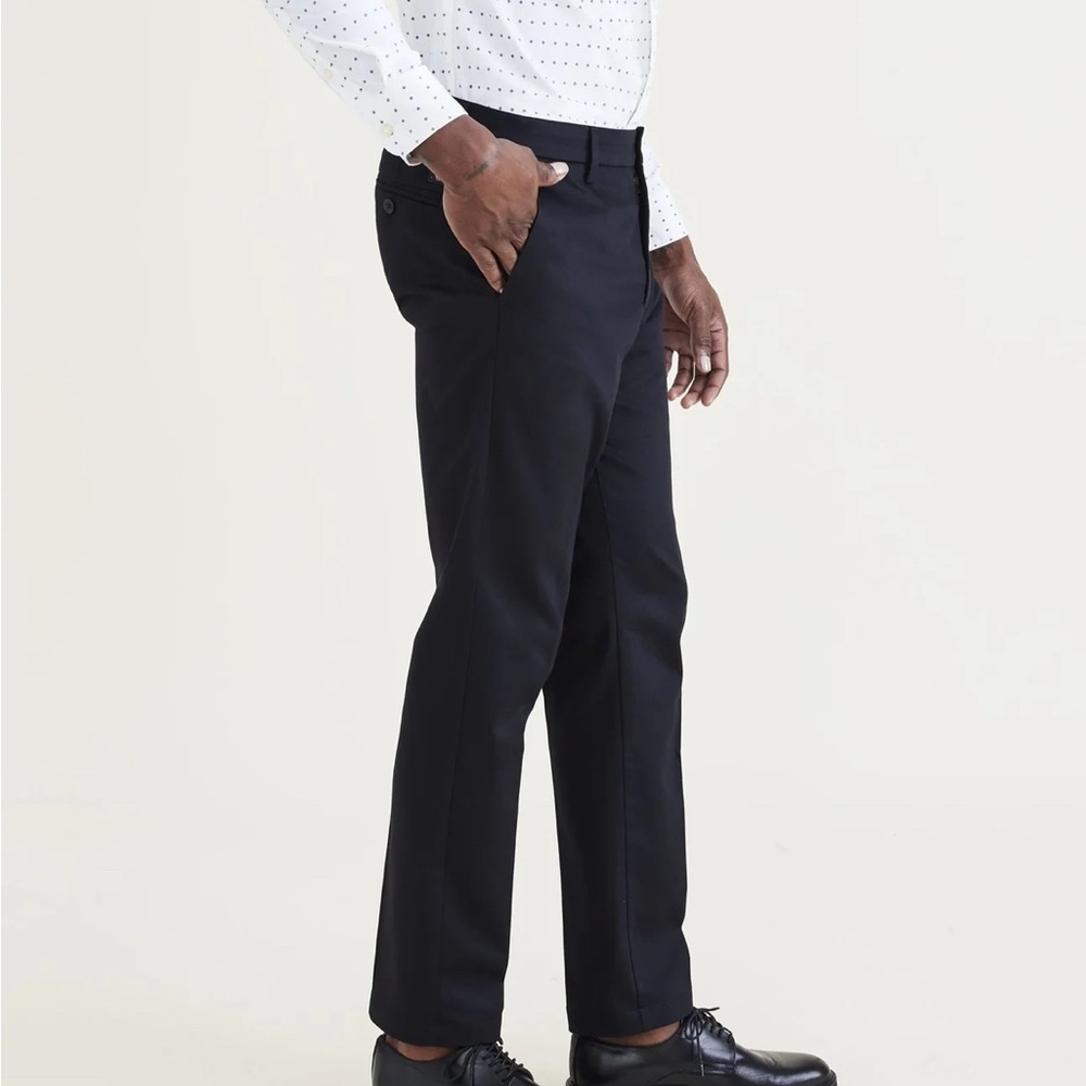 Docker's Signature Iron Free Khakis, Slim Fit with Stain Defender Black 36x32